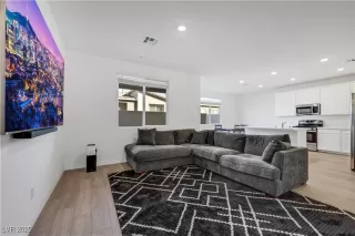 Photo #3: 2720946 Listing 