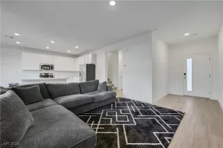 Photo #4: 2720946 Listing 