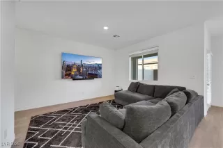 Photo #5: 2720946 Listing 