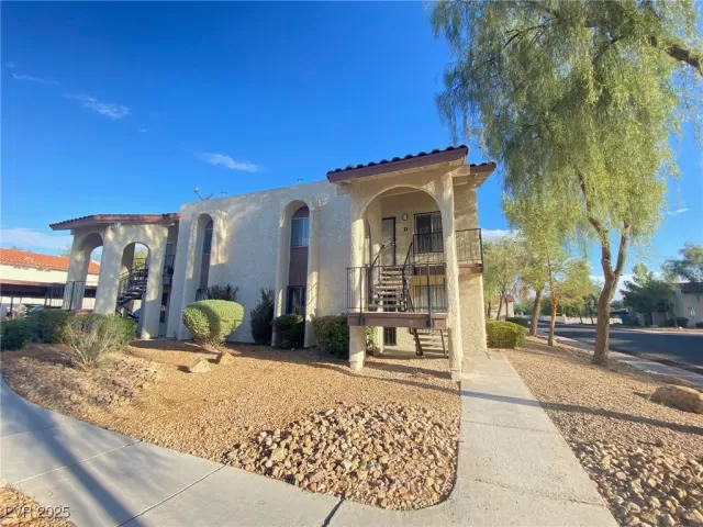 MLS: 2720951 Condo For Sale