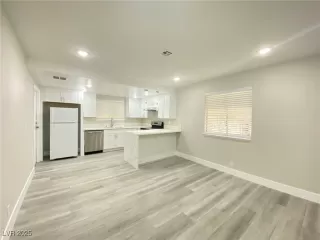 Photo #3: 2720951 Listing