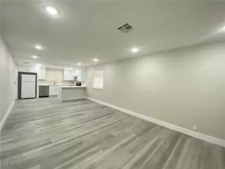 Photo #4: 2720951 Listing