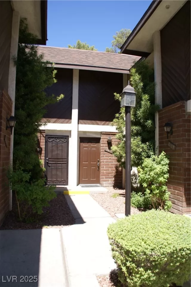 MLS: 2720957 Condo For Sale