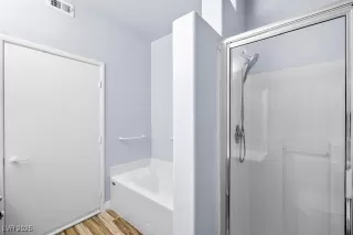 Photo #4: 2720959 Listing