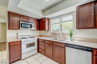 Photo #4: 2720961 Listing 