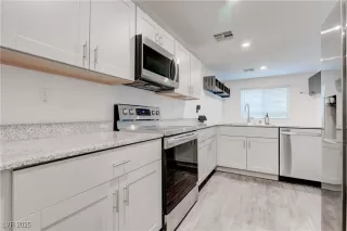 Photo #4: 2720964 Listing 