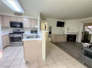 Photo #2: 2721029 Listing 