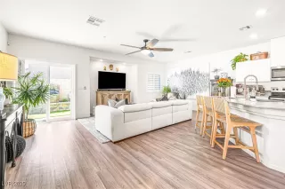 Photo #4: 2721036 Listing 