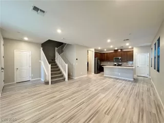 Photo #6: 2721046 Listing 