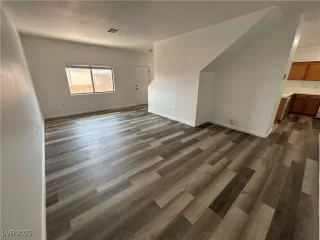 Photo #5: 2721060 Listing 