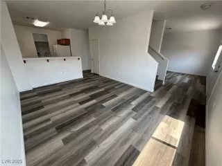 Photo #6: 2721060 Listing 