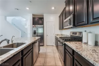 Photo #1: 2721065 Listing