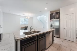 Photo #6: 2721065 Listing