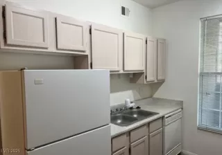 Photo #3: 2721103 Listing 