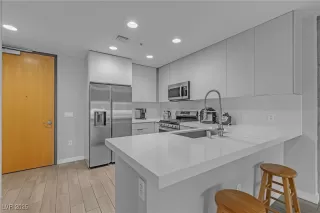 Photo #3: 2721138 Listing