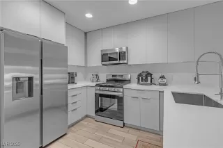 Photo #4: 2721138 Listing