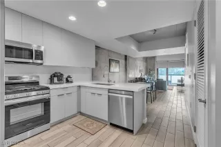 Photo #5: 2721138 Listing