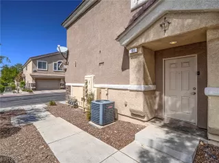 Photo #1: 2721150 Listing 