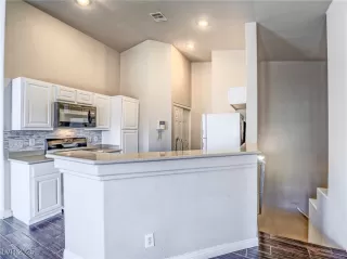 Photo #3: 2721150 Listing 