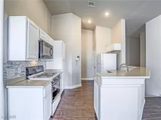 Photo #4: 2721150 Listing 