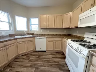 Photo #3: 2721173 Listing 