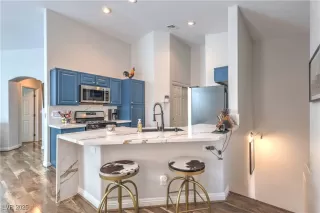 Photo #3: 2721177 Listing 