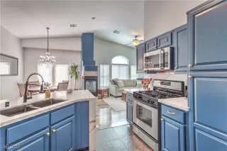 Photo #5: 2721177 Listing 