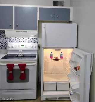 Photo #6: 2721180 Listing