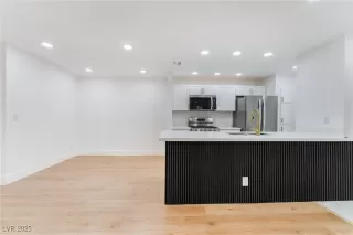 Photo #6: 2721195 Listing 