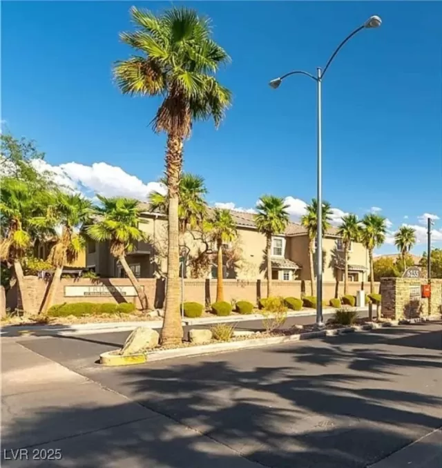 MLS: 2721196 Condo For Sale