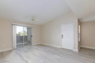 Photo #3: 2721209 Listing