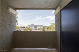 Photo #5: 2721209 Listing