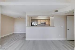 Photo #6: 2721209 Listing