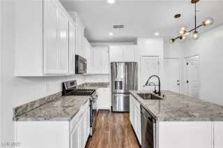 Photo #3: 2721230 Listing 