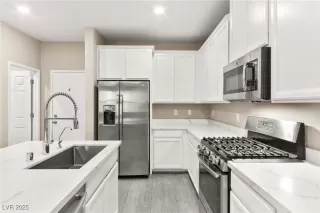 Photo #2: 2721238 Listing 