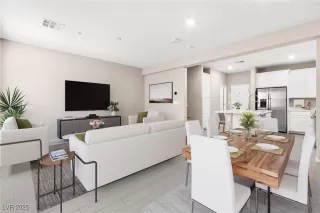 Photo #3: 2721238 Listing 