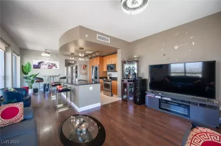 Photo #6: 2721260 Listing