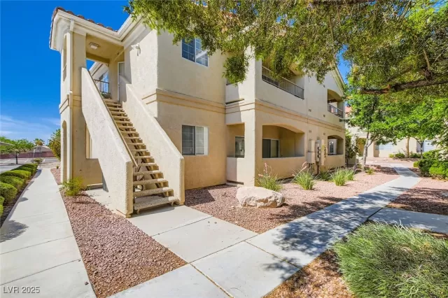 MLS: 2721267 Condo For Sale