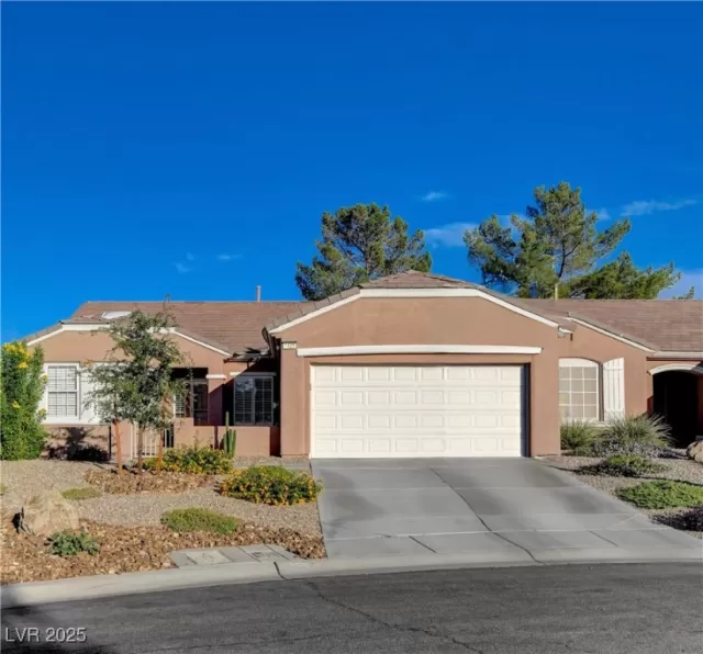 MLS: 2721290 Condo For Sale