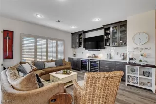 Photo #4: 2721290 Listing 