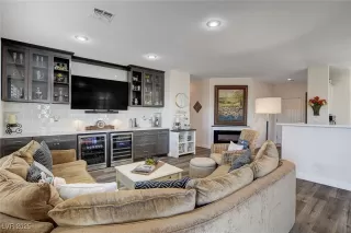 Photo #5: 2721290 Listing 