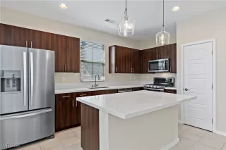 Photo #3: 2721334 Listing 