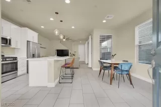 Photo #2: 2721349 Listing 