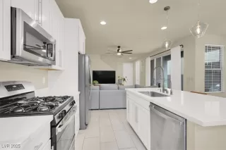 Photo #5: 2721349 Listing 