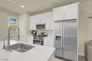 Photo #6: 2721349 Listing 