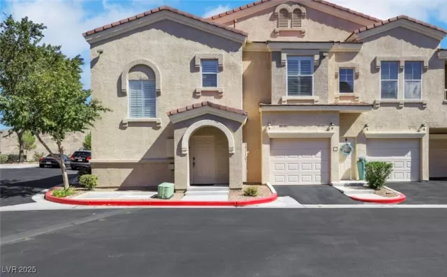 MLS: 2721391 Condo For Sale