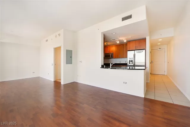 MLS: 2721403 Condo For Sale