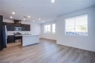 Photo #3: 2721408 Listing