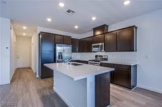 Photo #4: 2721408 Listing