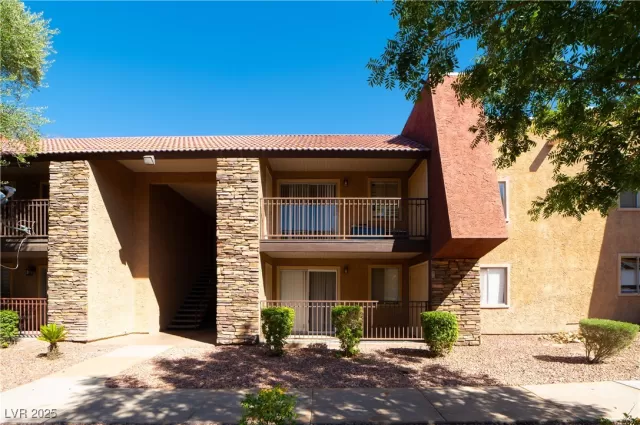 MLS: 2721420 Condo For Sale